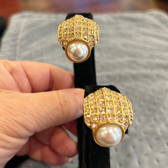 Elegant Clip On Vintage Pearl & Crystal Button Earrings-Boutique - Picture 2 of 4